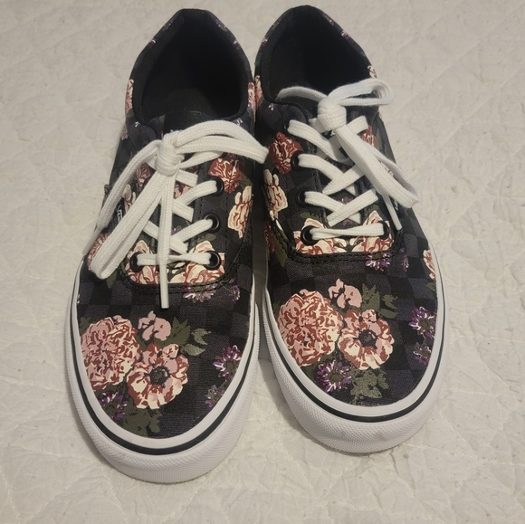 Cute Floral Vans!! - Picture 6 of 10